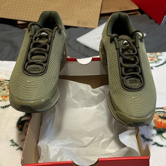 Nike Forest Green Athletic Shoes - Picture 1 of 5